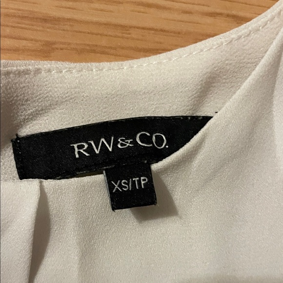 RW&CO. White Sleeveless Blouse - Picture 2 of 3